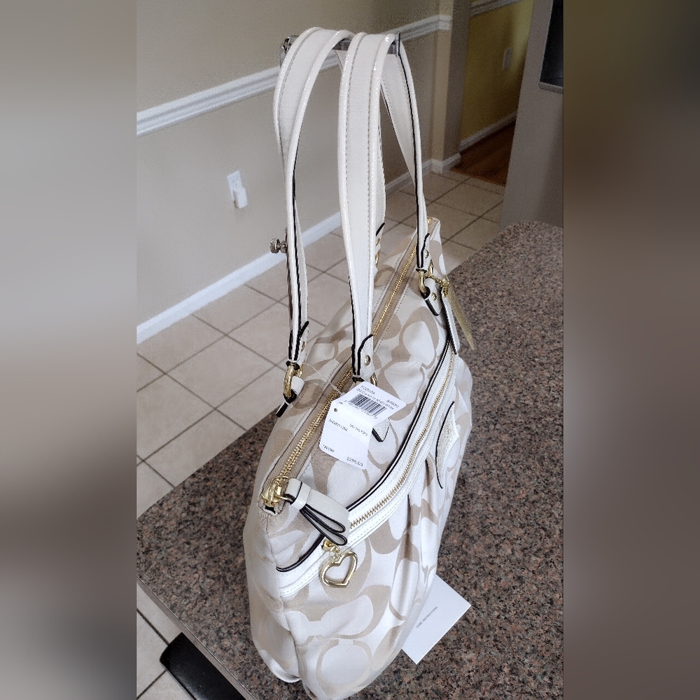 NWT Coach Poppy Daisy CC Cream khaki, White Patent Leather Trim Tote - Picture 14 of 16